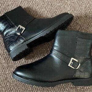 Elegant Black Ankle Boots with Croc Texture